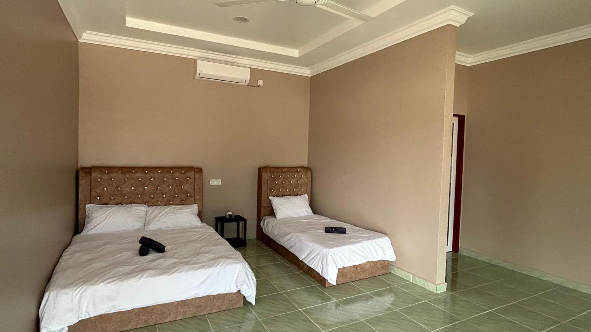 Sasuka Chalet Pantai Pandak Kuala Terengganu Buitenkant foto