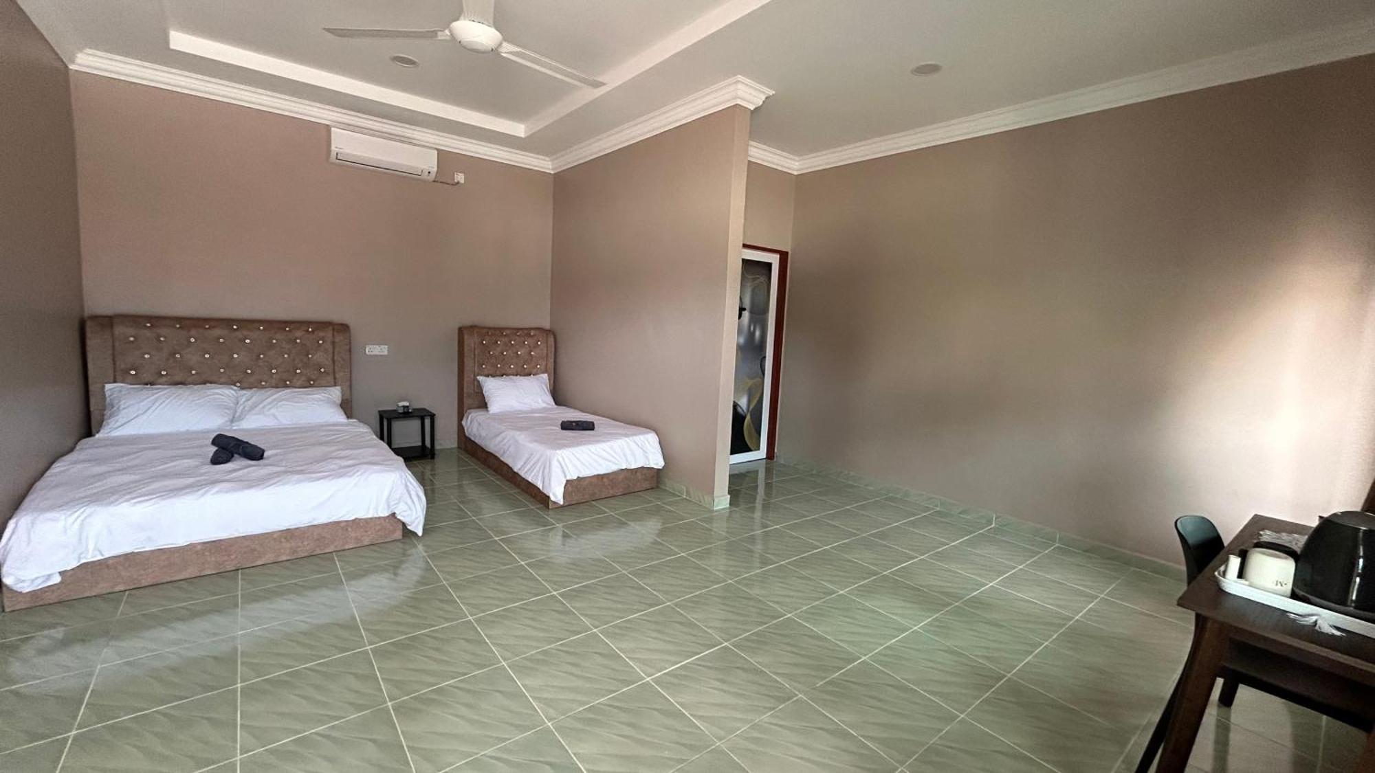 Sasuka Chalet Pantai Pandak Kuala Terengganu Buitenkant foto