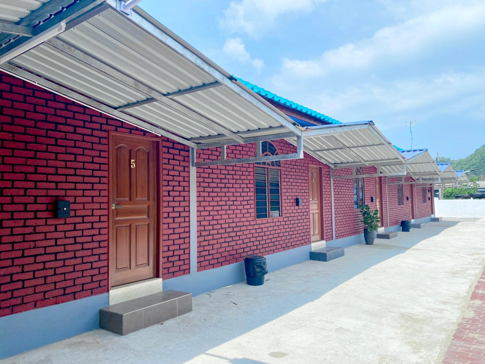 Sasuka Chalet Pantai Pandak Kuala Terengganu Buitenkant foto
