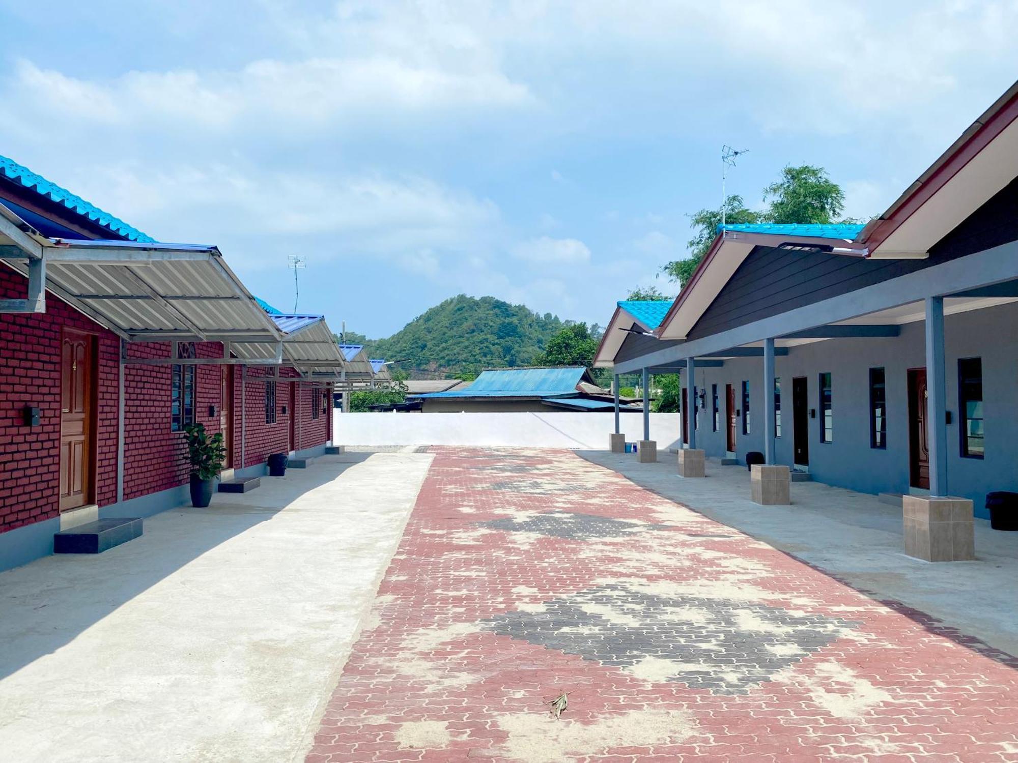 Sasuka Chalet Pantai Pandak Kuala Terengganu Buitenkant foto